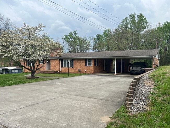 Building Photo - 733 Pine St