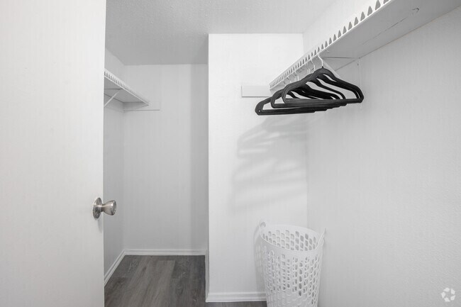 1 habitación, 1 baño - 600 pies cuadrados - Armario - Angleton Manor