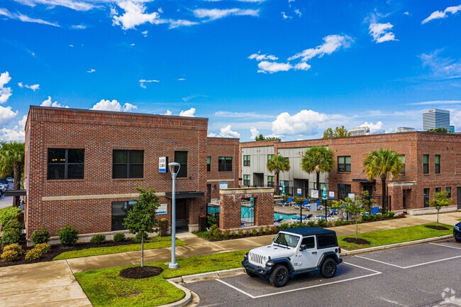 Building Photo - Pulaski Square Townhomes