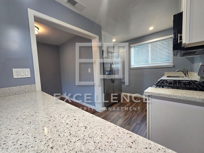 Photo - Beautiful 2/2 Duplex with Large Yard, Washer and Dryer and AC - Walk to Valley Fair