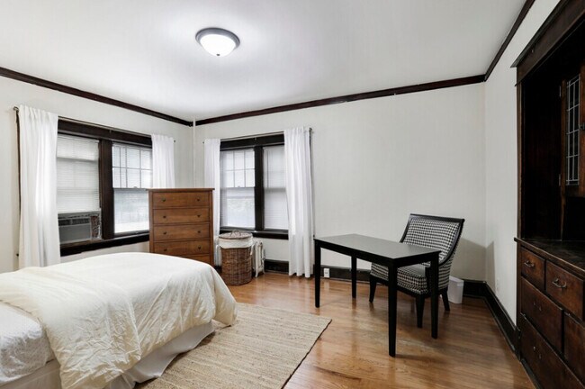 3Br, 1Ba - 603 W Green St