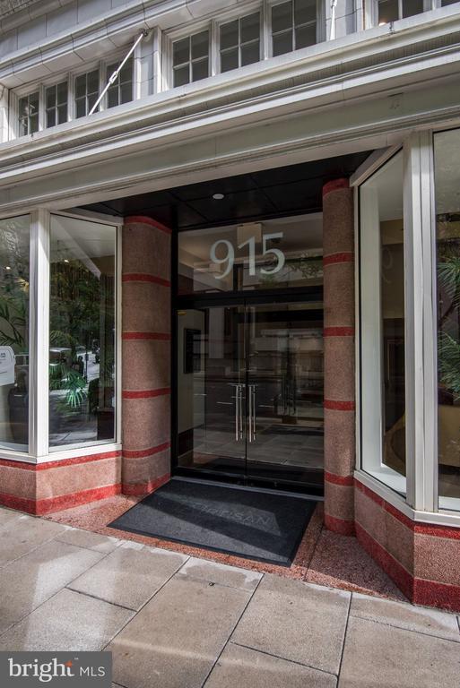 915 E St NW Unit 812