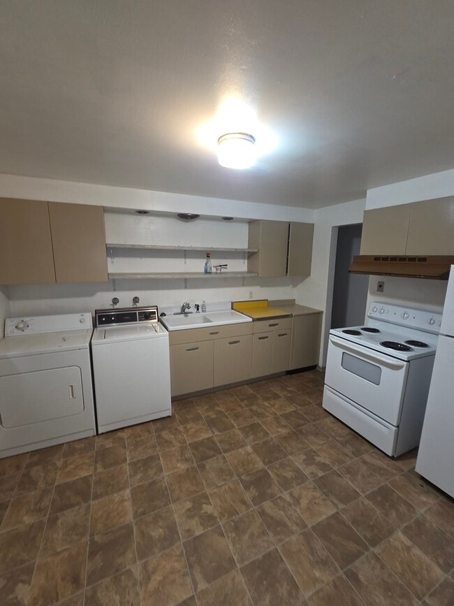Photo - 547 E Rockwell Ave