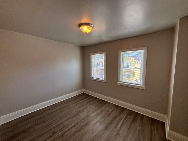 Photo - 211 N 5th Ave