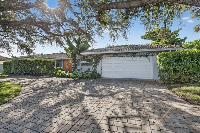 Building Photo - 2740 NE 34th St