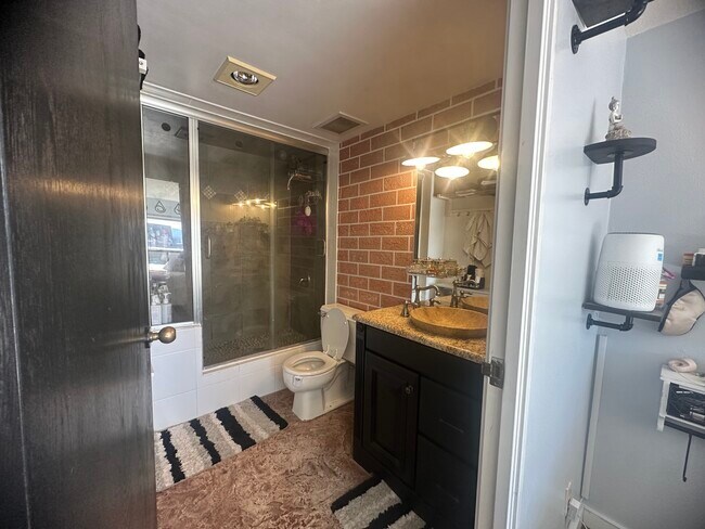 Photo - 100 Park Ave W Unidad 1708