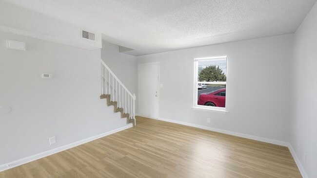 Photo - 815 Golf View Pl