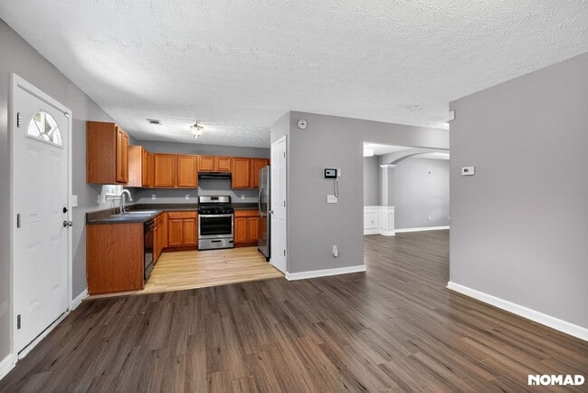 Photo - 9465 Lakeview Rd