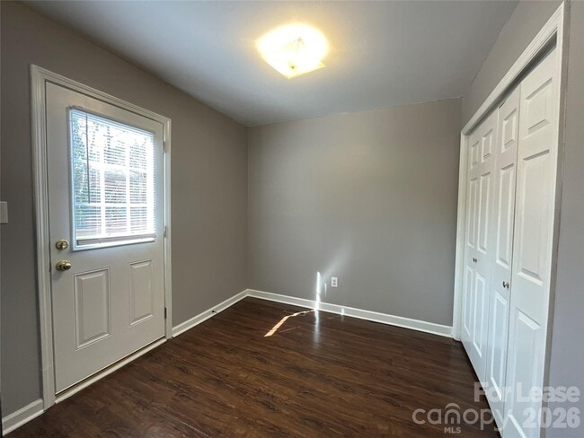 Photo - 1520 N Main Ave