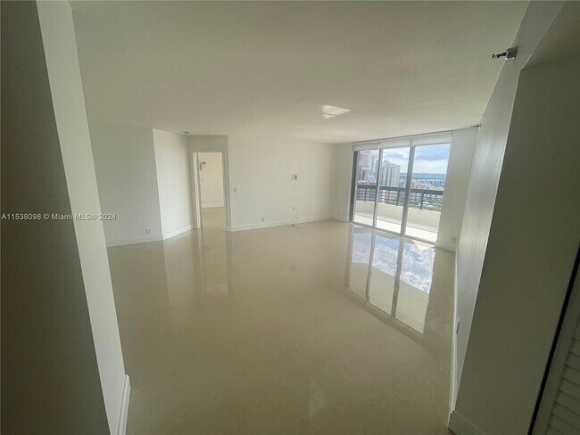 Photo - 3500 Mystic Pointe Dr