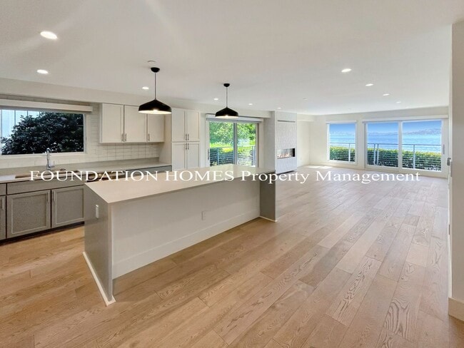 Building Photo - VIDEO - Ultra-Luxury Unit with SF City Vie... Rental