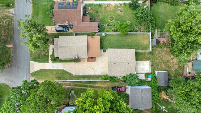 Photo - 631 Clover Ln