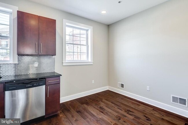Photo - 2631 Catharine St
