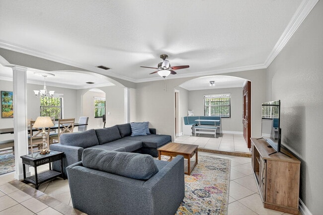 Photo - 1035 Soelca Dr