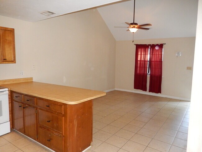 Photo - AWESOME 2/2 w/ Washer/Dryer, Vaulted Ceilings, Split Plan, Walk In Closet, & More! Walk/Bike to F...