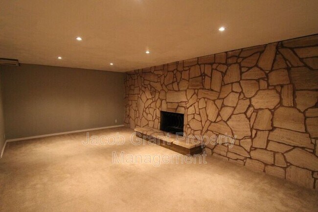 Photo - 786 Sykes Dr