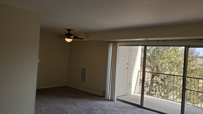 Building Photo - 7700 Arehart Dr Unit 1212 Rental