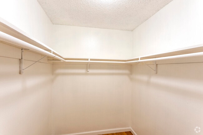 3BR, 1.5BA - 1220SF