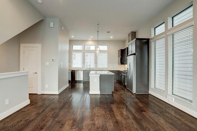 Photo - 2114 Sabine St