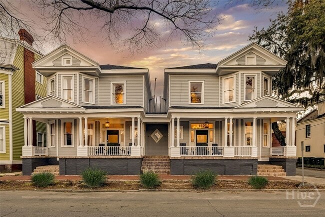 Photo - 116 W Waldburg St Townhome