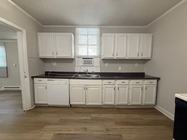 Photo - Renovated 4 Bedroom Duplex Unit in South N...