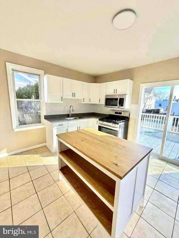 Photo - 136 Webster St