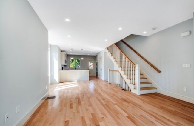 37 Bacon St