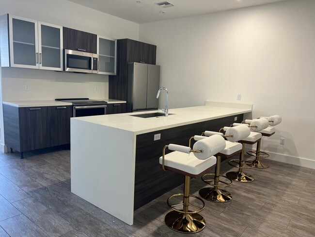 Photo - 1045 NE 18th Ave Unit 307