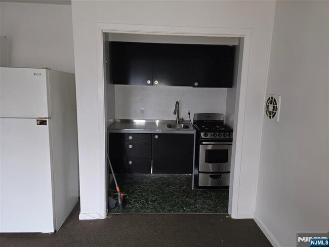 Photo - 275 Hoym St Unit 3G