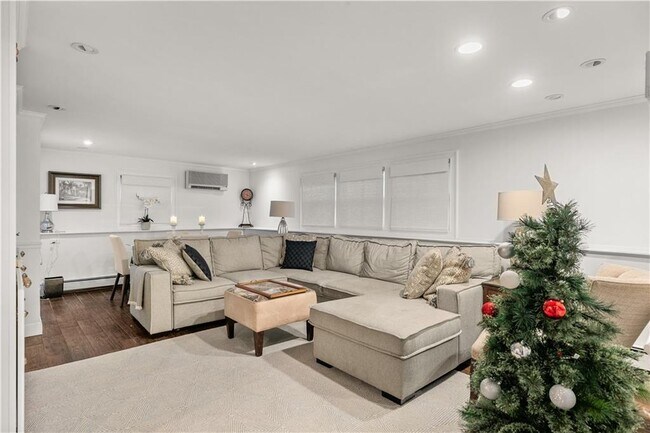 Photo - 16 Shields St Unit 2