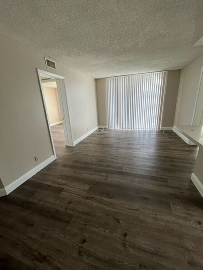 706 Executive Center Dr Unidad 26