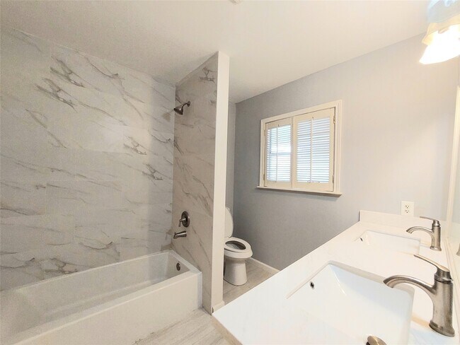 Photo - 7815 Small Leaf Cir