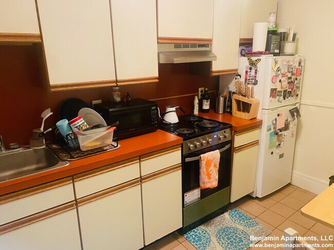 Building Photo - 94 W Cedar St Unit 2