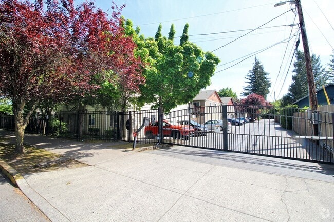 Building Photo - 12018 SE Bush St Rental