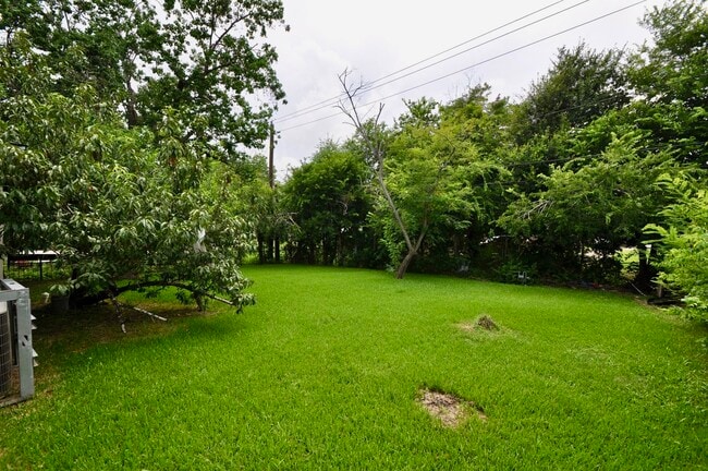Photo - 7622 Darnay Dr