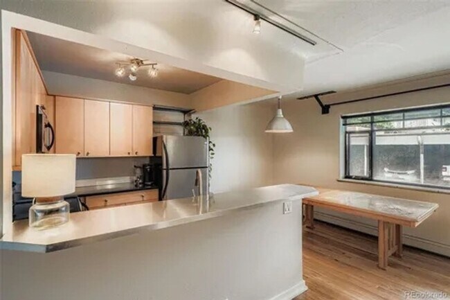 Photo - 636 N Washington St