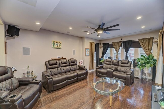 Photo - 1941 N Harding Ave Unidad 1