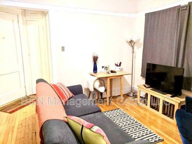 Photo - 1061 W Dakin St Unidad #2