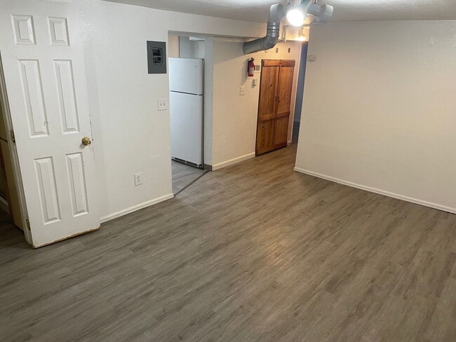 Building Photo - 423 13th Ave Unit 1/2 Rental