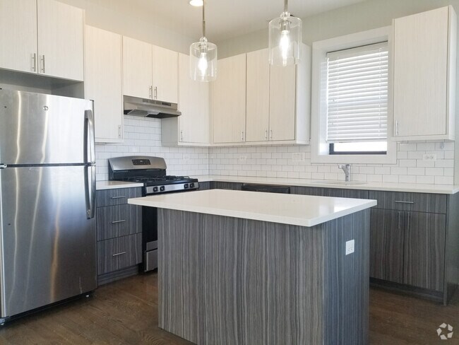 Building Photo - 2626 N Rockwell St Unit 3 Rental