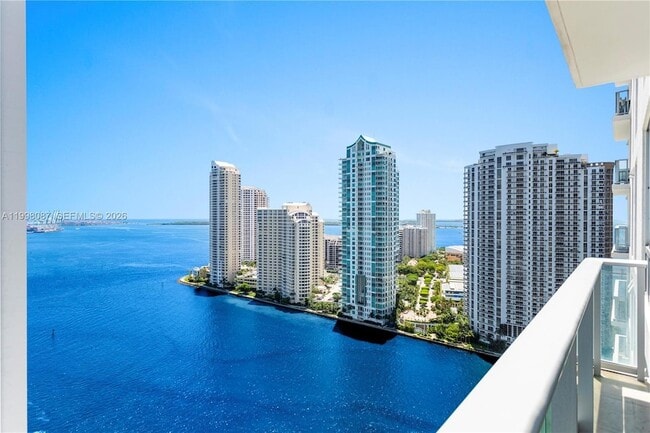 Building Photo - 300 S Biscayne Blvd Unit T2414