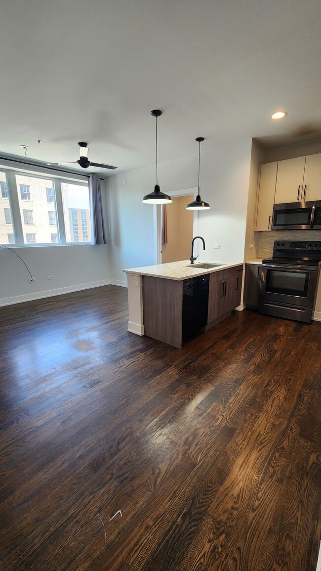 Building Photo - 4720 N Sheridan Rd Unit 6C