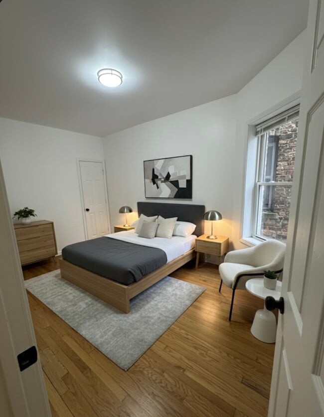 Building Photo - 6838 S King Dr Unit 1