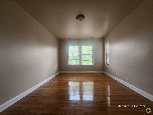 Building Photo - 49 E Marquette Rd Rental