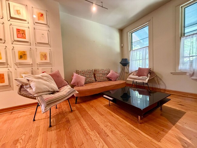 Photo - 4518 Regent St