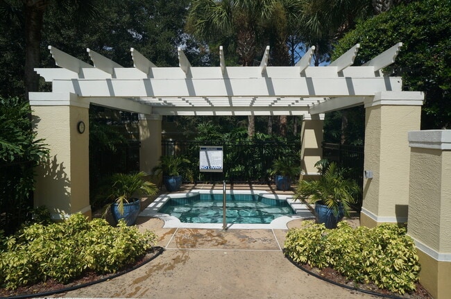 Photo - GOLF COURSE VIEW - FULLY UPGRADED WITH LAMINATE FLOORS & GRANITE COUNTERS Unidad 1430