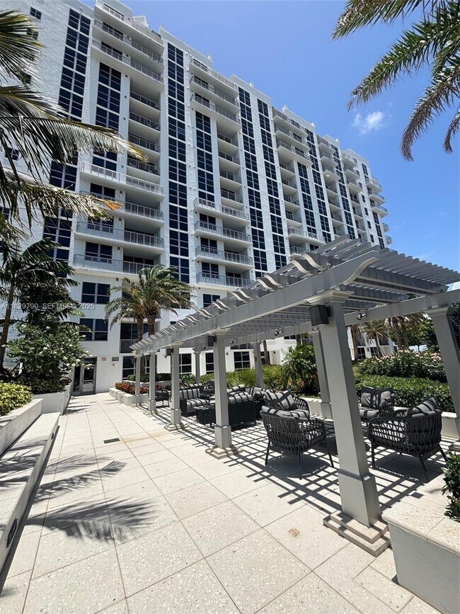 Building Photo - 1776 Polk St Unit 1405