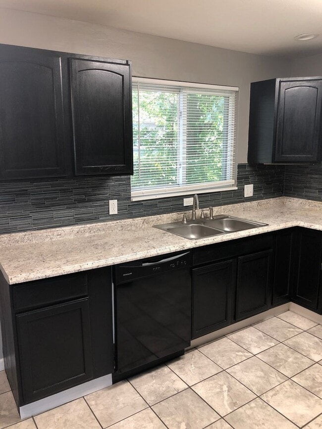 Photo - 3 Bedroom 1 Bath Beautifully Updated Home in Florissant, MO.