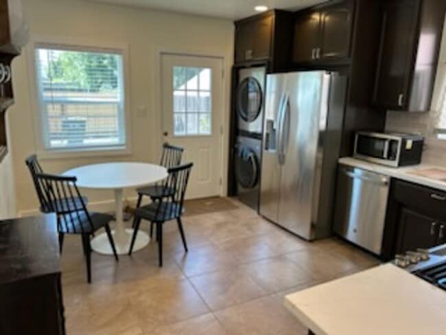 5356/5358 8TH AVENUE