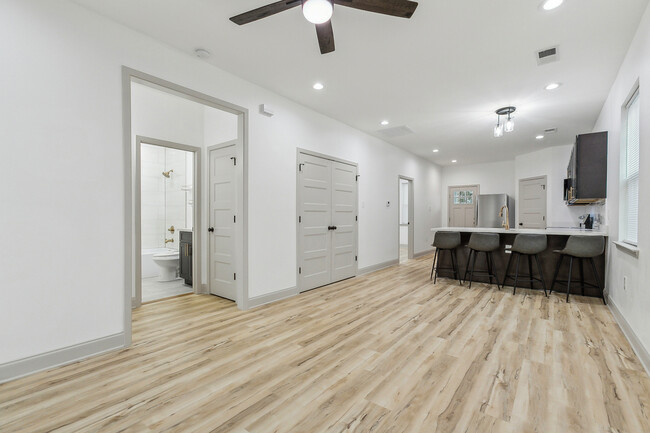 Photo - 3923 Clematis St